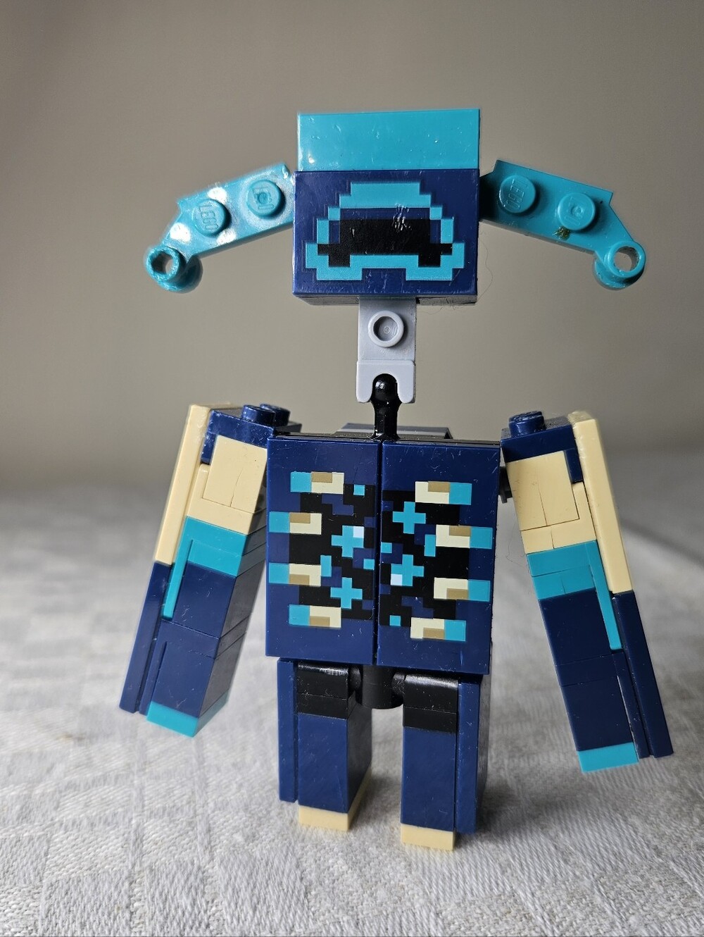LEGO Minecraft: Warden Minifigure - The Deep Dark Biome read